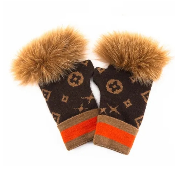 Mitchies Fur Pom 3 piece hat, scarf & gloves NWT - Picture 6 of 16